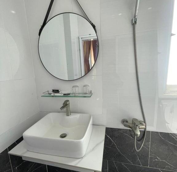 اتاق استاندارد با تخت بزرگ, Khách Sạn Trung Hiếu