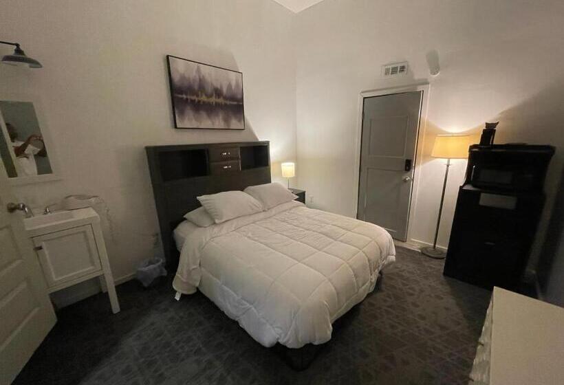 Полулюкс Повышенной Комфортности, Luxury Suites Boutique Hotel And Lounge