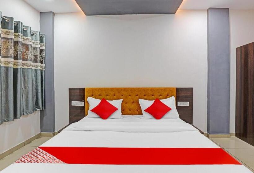 חדר קלאסי לשלושה, Oyo Flagship Hotel Navrang