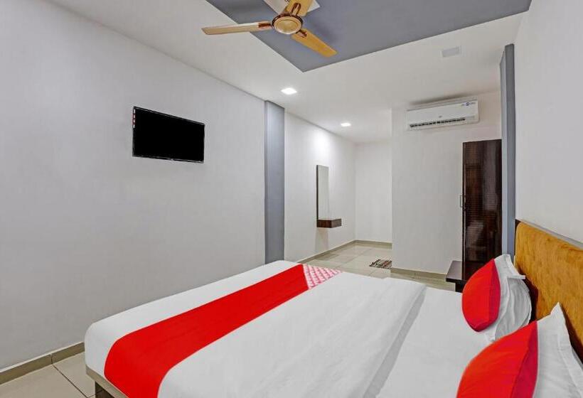 三人经典房间, Oyo Flagship Hotel Navrang