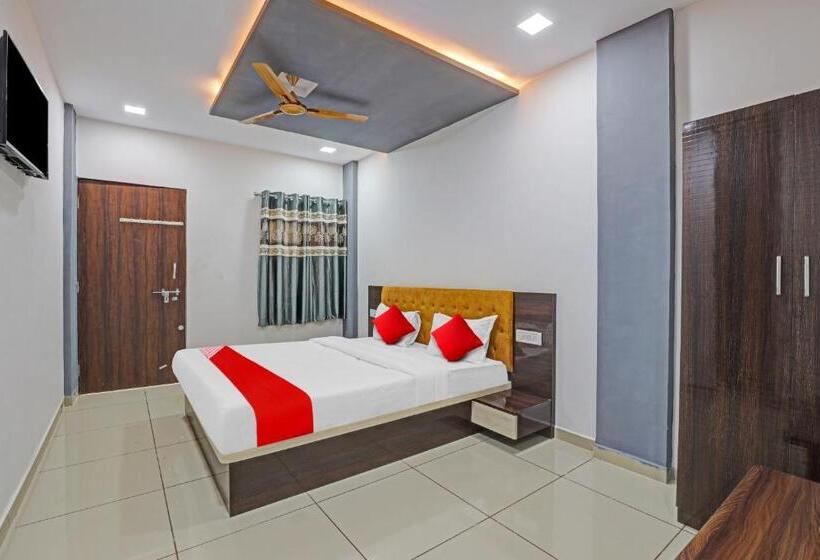 三人经典房间, Oyo Flagship Hotel Navrang
