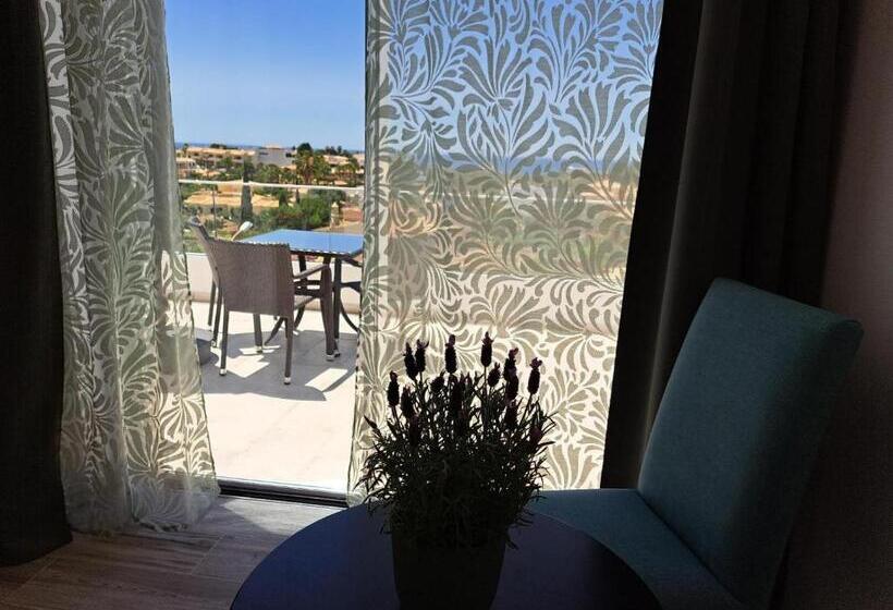 סטודיו אקזקיוטיב, Amigos Para Sempre Casa De Hóspedes