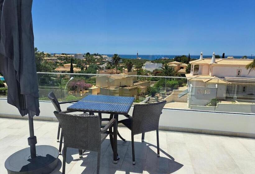 סטודיו אקזקיוטיב, Amigos Para Sempre Casa De Hóspedes