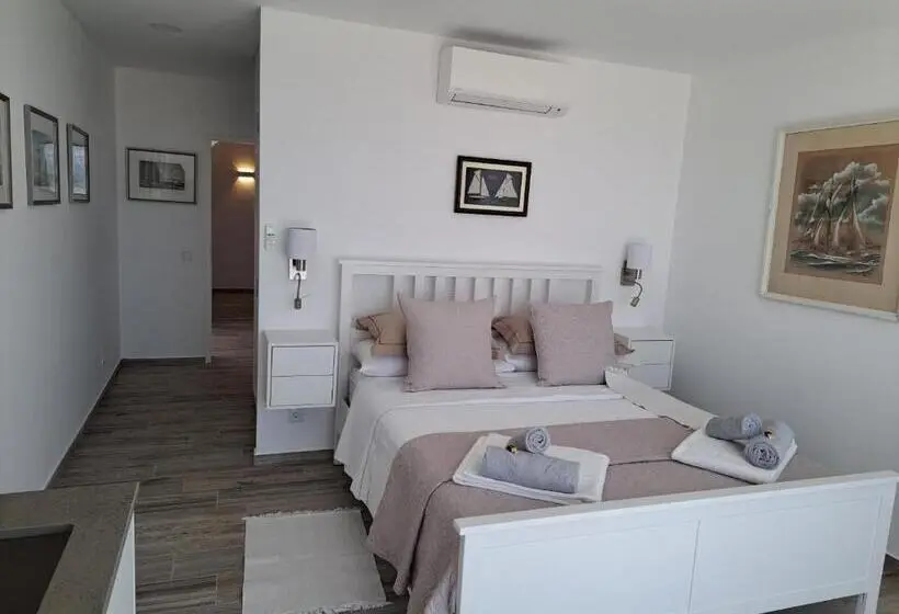 استودیوی لوکس, Amigos Para Sempre Casa De Hóspedes