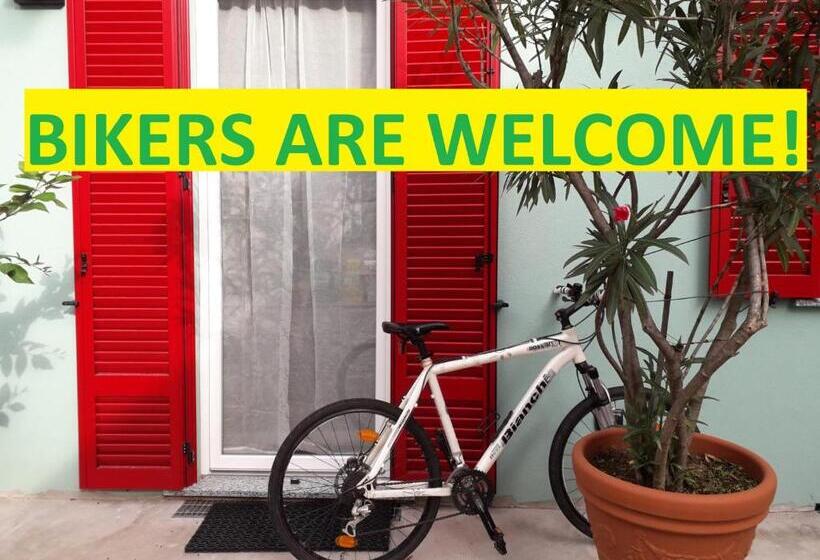 اتاق لوکس با چشم‌انداز باغ, Notte Di Note   Home Hospitality