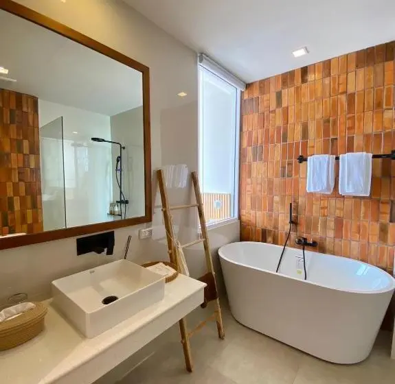 キングサイズベッドのデラックスルーム, Punn Hotel Korat