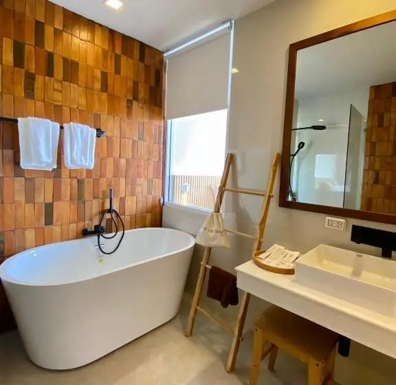 キングサイズベッドのデラックスルーム, Punn Hotel Korat