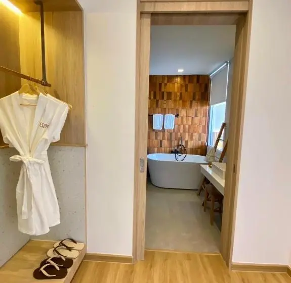 キングサイズベッドのデラックスルーム, Punn Hotel Korat