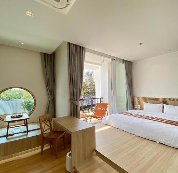 带大床的豪华间, Punn Hotel Korat