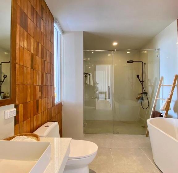 行政三人间, Punn Hotel Korat