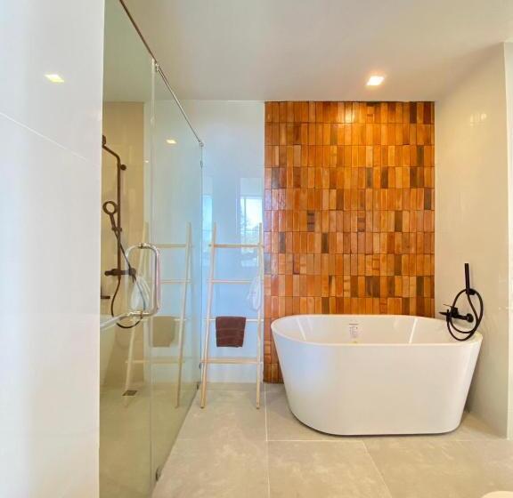 行政三人间, Punn Hotel Korat