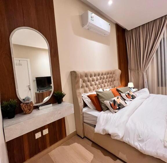 דירת שני חדרים, شقة فندقية لاكجري مع بلكونة الملقا