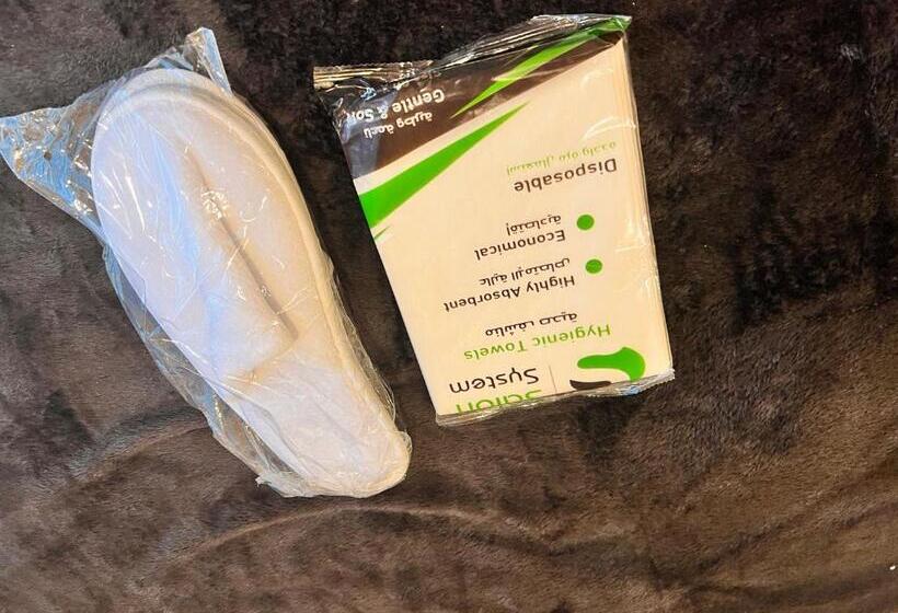 דירת שני חדרים, شقة فندقية لاكجري مع بلكونة الملقا