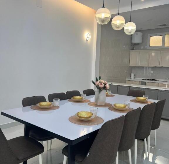 شقة غرفة واحدة, شاليه معالم