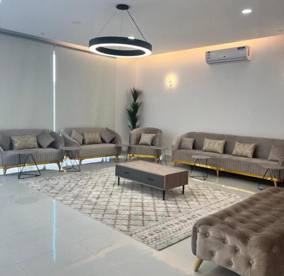 شقة غرفة واحدة, شاليه معالم