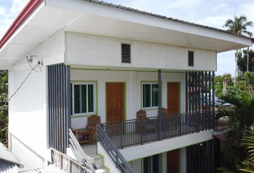 Economy Room, Casa Santuaria