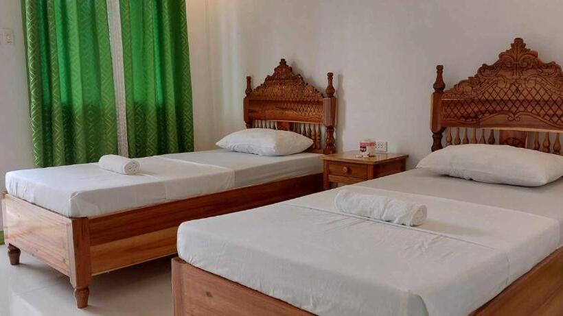 Economy Room, Casa Santuaria