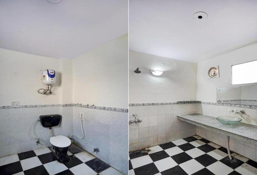 Трехместный Номер Классика, Flagship Premium Hotel Near Botanic Garden Of Indian Republic