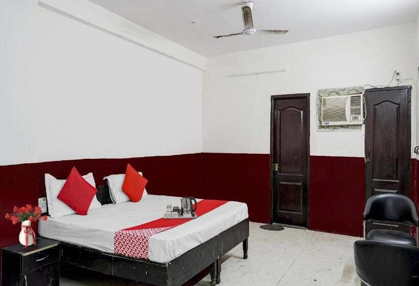 Трехместный Номер Классика, Flagship Premium Hotel Near Botanic Garden Of Indian Republic