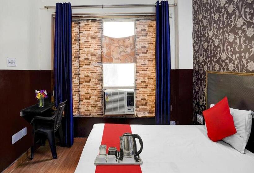 Трехместный Номер Классика, Flagship Premium Hotel Near Botanic Garden Of Indian Republic