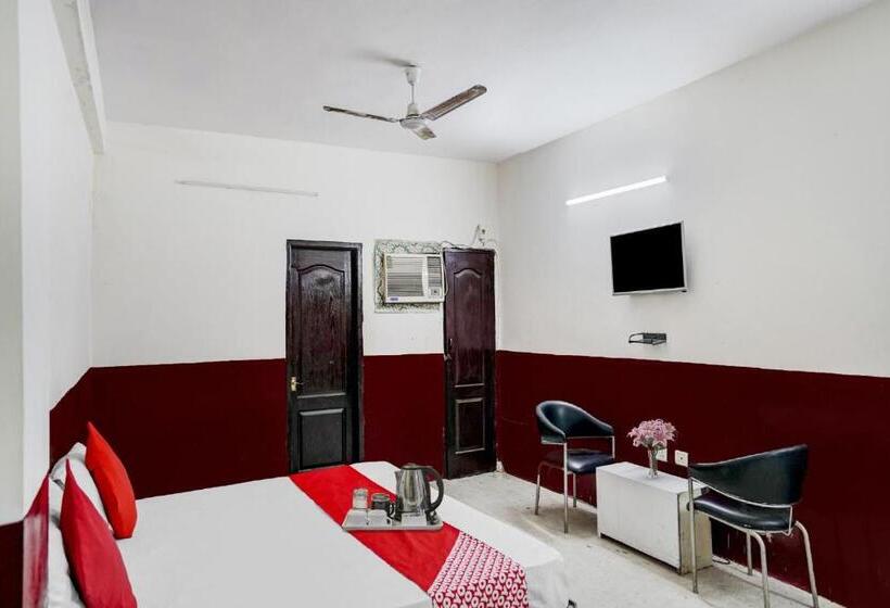 Трехместный Номер Классика, Flagship Premium Hotel Near Botanic Garden Of Indian Republic