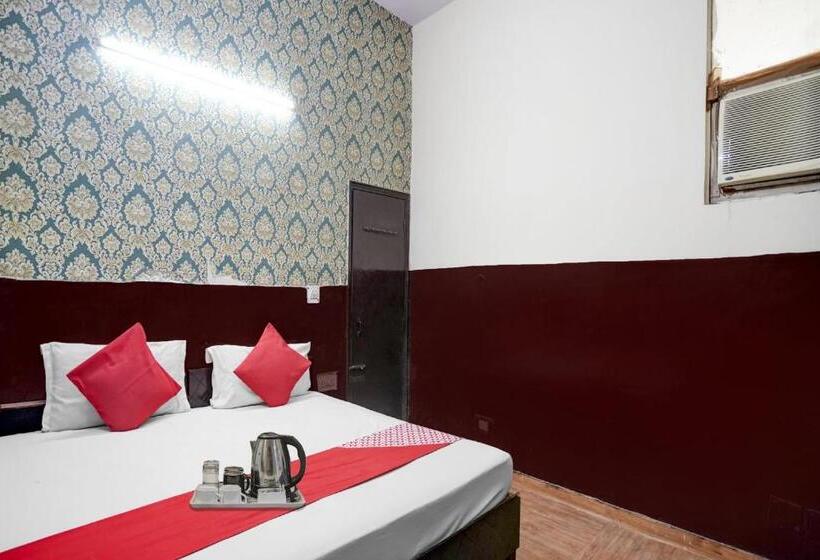 Трехместный Номер Классика, Flagship Premium Hotel Near Botanic Garden Of Indian Republic