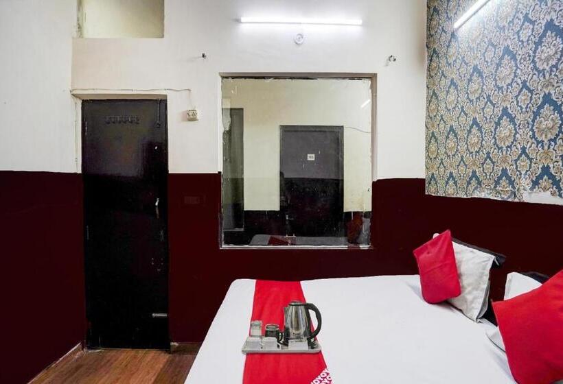 Трехместный Номер Классика, Flagship Premium Hotel Near Botanic Garden Of Indian Republic