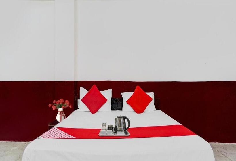 Трехместный Номер Классика, Flagship Premium Hotel Near Botanic Garden Of Indian Republic