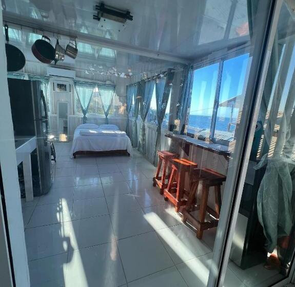 海の見えるスタンダードスタジオ, Friendly Kite School, Hotel And Bar