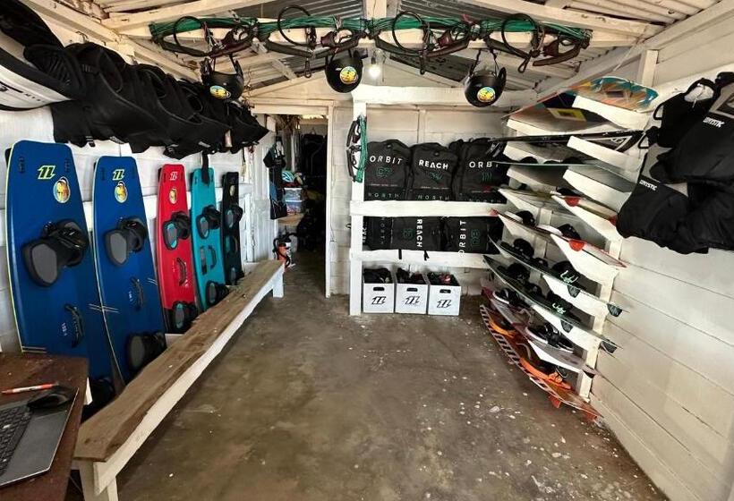 海の見えるスタンダードスタジオ, Friendly Kite School, Hotel And Bar