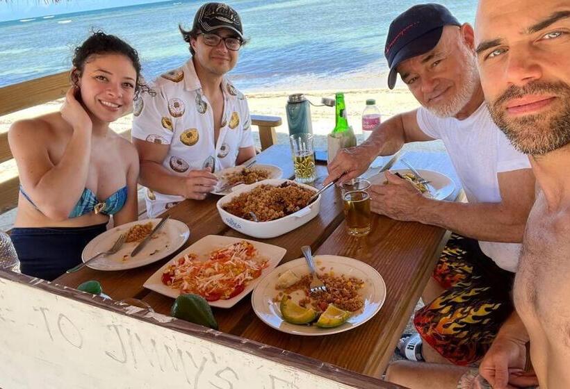 海の見えるスタンダードスタジオ, Friendly Kite School, Hotel And Bar