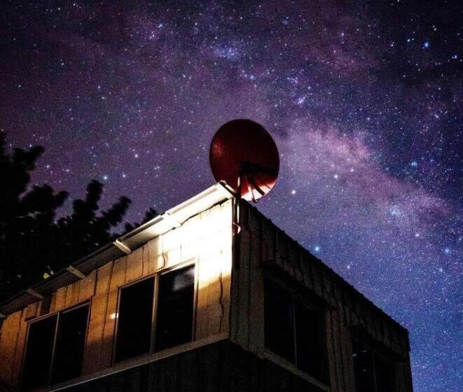 海の見えるスタンダードスタジオ, Friendly Kite School, Hotel And Bar