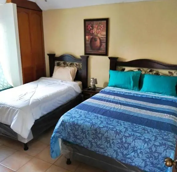 اتاق استاندارد, El ático Guatemala