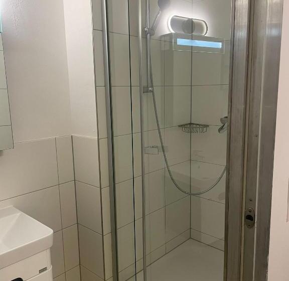 اتاق اکونومی, Nani City