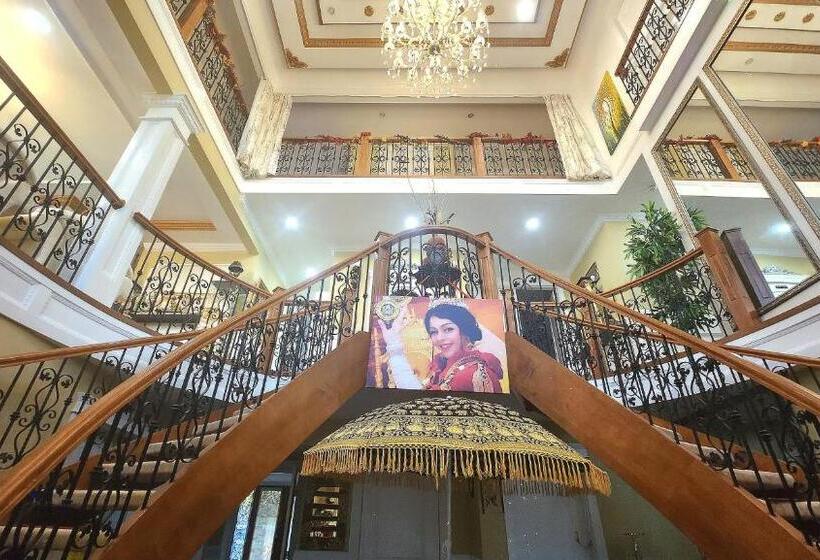 חדר סטנדרט לשלושה, Empress Palace Hotel, Stays