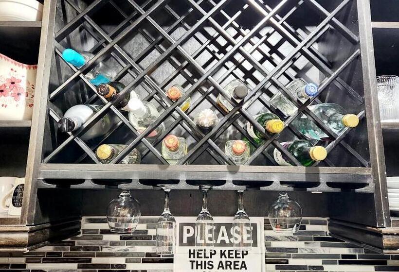 חדר משפחתי דלוקס, Empress Palace Hotel, Stays