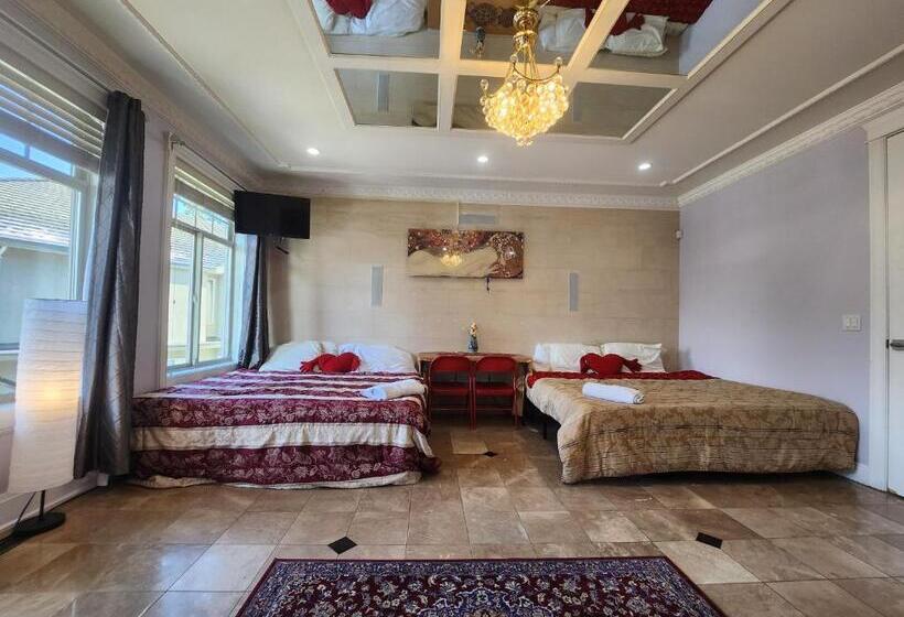 חדר משפחתי דלוקס, Empress Palace Hotel, Stays