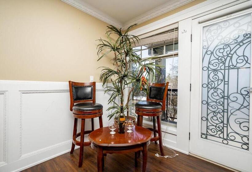 חדר סטנדרט לארבעה, Empress Palace Hotel, Stays