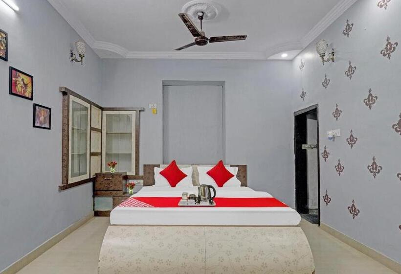 Classic Kolmen Hengen Huone, Blackbull