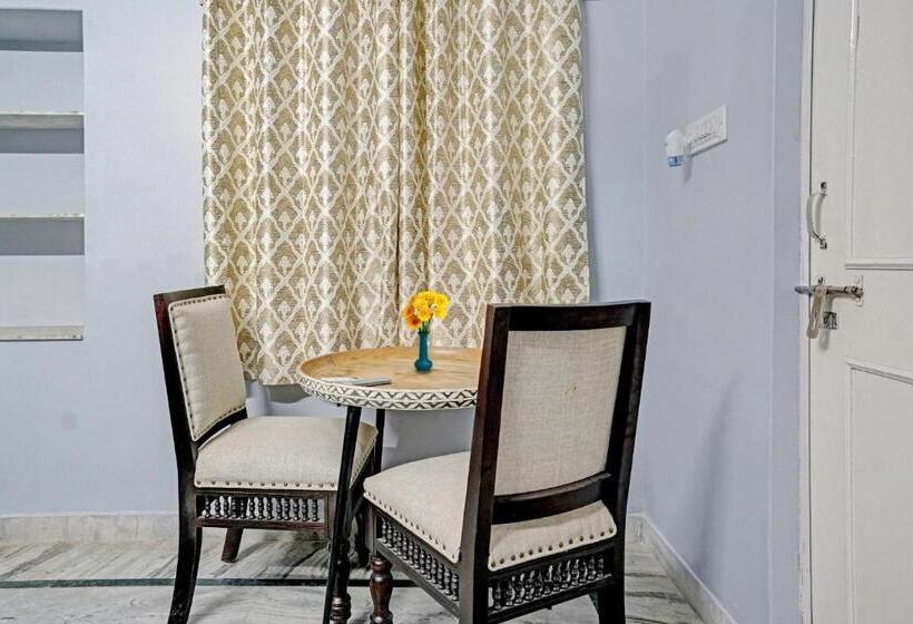 Classic Kolmen Hengen Huone, Blackbull