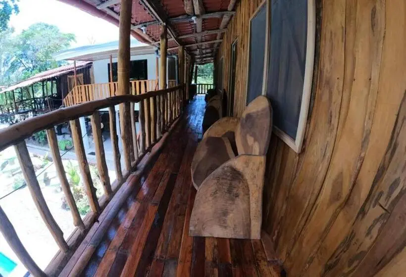 Standard Neljän Hengen Huone, Tree House Samanea Lodge