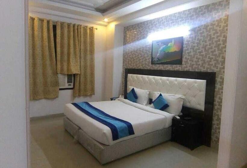 Classic Kolmen Hengen Huone, Oyo 81022 Hotel Haweli