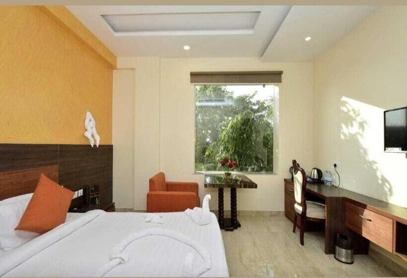 Трехместный Номер Классика, Oyo 81082 Hotel Sukoon