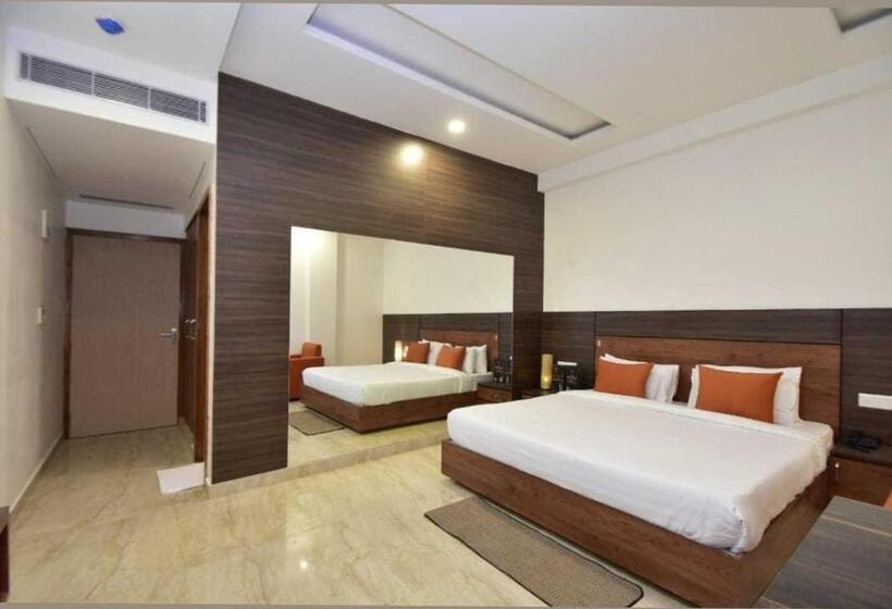 Трехместный Номер Классика, Oyo 81082 Hotel Sukoon