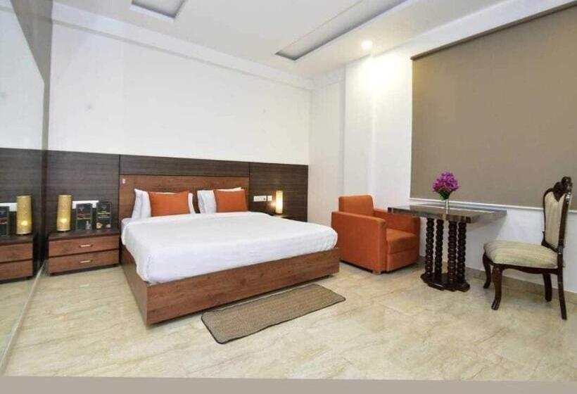 Трехместный Номер Классика, Oyo 81082 Hotel Sukoon