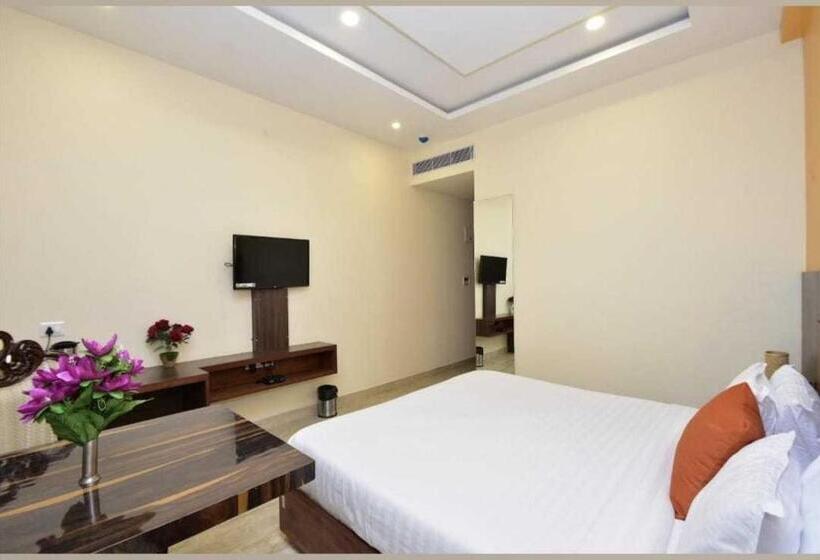 Трехместный Номер Классика, Oyo 81082 Hotel Sukoon