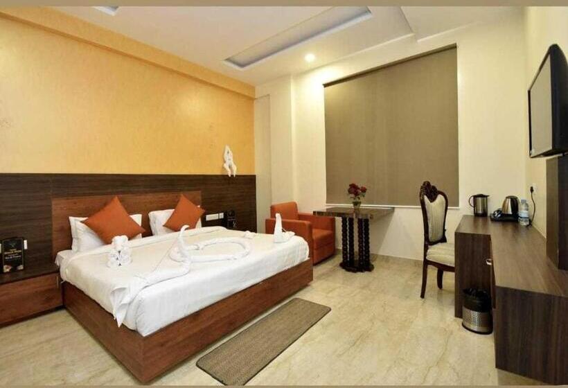 Трехместный Номер Классика, Oyo 81082 Hotel Sukoon