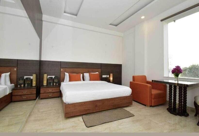 Трехместный Номер Классика, Oyo 81082 Hotel Sukoon