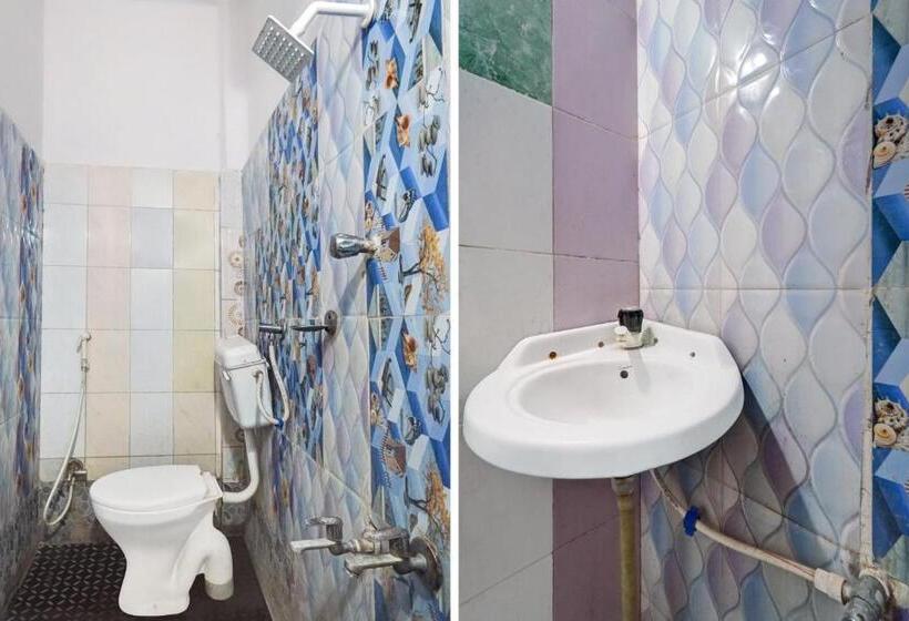 Pokój Trzyosobowy Klasyczny, Omkar & Restaurant