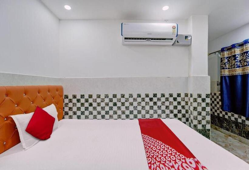 Pokój Trzyosobowy Klasyczny, Omkar & Restaurant